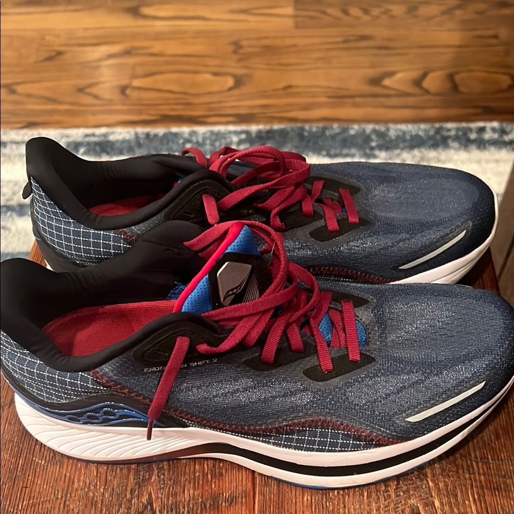 Saucony Men's Navy and Burgundy Athletic Shoes